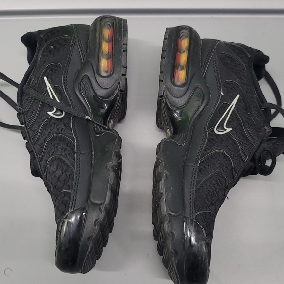 Nike - Picture 2 of 4